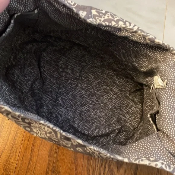 THIRTY-ONE SACK PURSE GRAY AND WHITE FLORAL - Picture 6 of 7